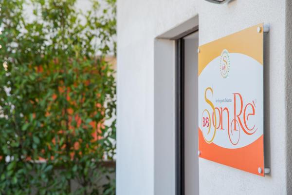 写真にはルッファーノ市にあるSONRE' B&Bが写っています。