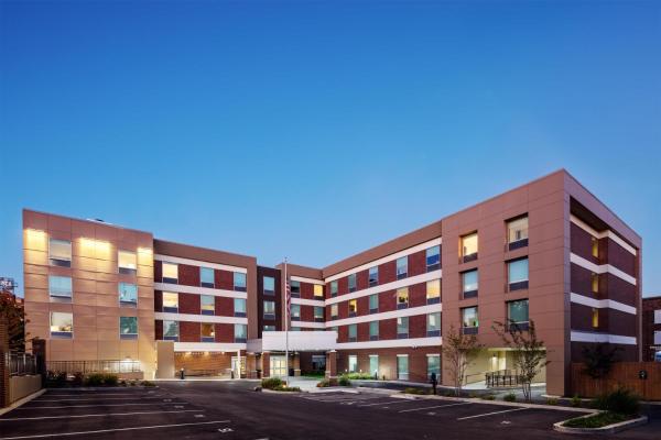 På billedet ses objektet Home2 Suites By Hilton Memphis Downtown beliggende i byen Memphis.