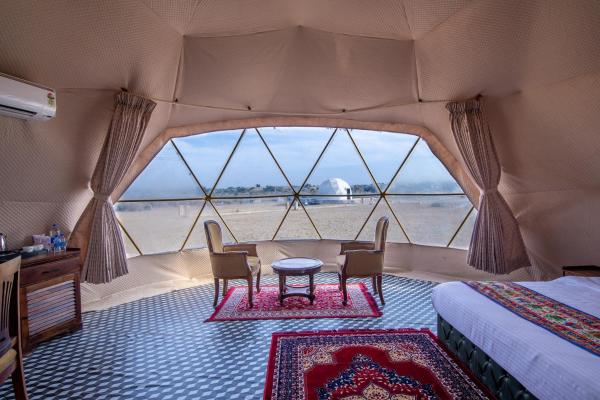 На фото показан объект Crystal Resort, расположенный в городе Sām.