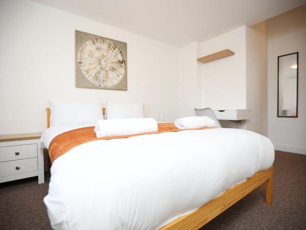Gloucester Rd By N And N Stays, Recently Refurbed 6 Bed All Ensuite House By N And N Stays Ltd, Perfect For Contractors And Corporate Stays, Close To Ytl Arena Site, Pvt Parking For Vans And And Work Vehicles, Wifi - Bristol