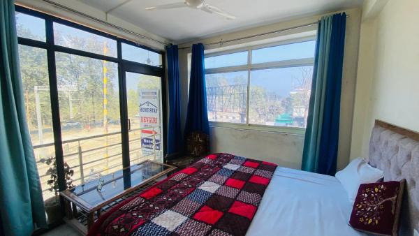 Na fotografii je vidět objekt Homestay Devgiri by YatriMap nacházející se ve městě Rišikéš.