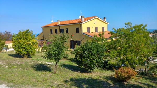 Na fotografii je vidět objekt Vistazzurra B&B nacházející se ve městě Ancona.