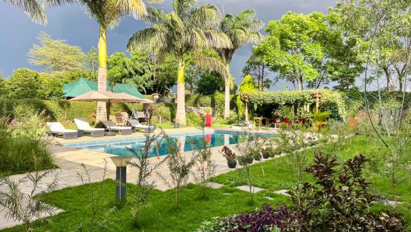 The photo shows the Uyoga House located in the city of Arusha.