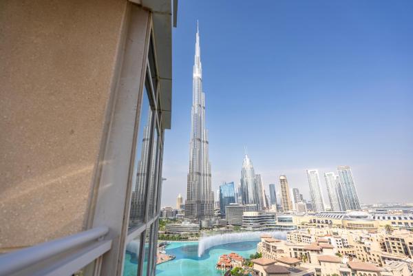 Na fotografii je vidět objekt Splendid 3BR Apartments - Burj Khalifa & Fountain Views - 5 Minutes Walk from Dubai Mall nacházející se ve městě Dubaj.