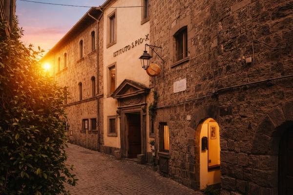 På billedet ses objektet Nazareth Residence beliggende i byen Viterbo.