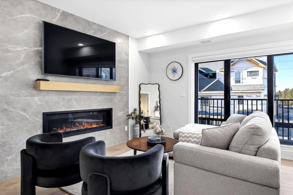 3br Rockies Have Sleeps 8 With Hot Tub Pool And Mtn Views - Canmore