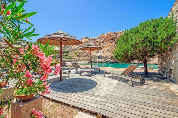 Casetta Rustica Sul Mare - Appartamenti Cala Francese - La Maddalena