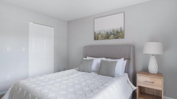 Landing Incredible 1bd Pool Tennis Court - Algonquin, IL