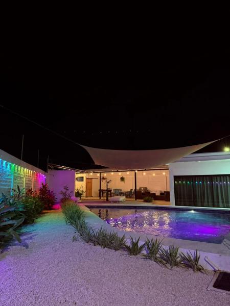 En la foto se muestra el objeto Luxury Home Tamarindo 3BR- 4BA and Private Pool ubicado en la ciudad de Santa Rosa.