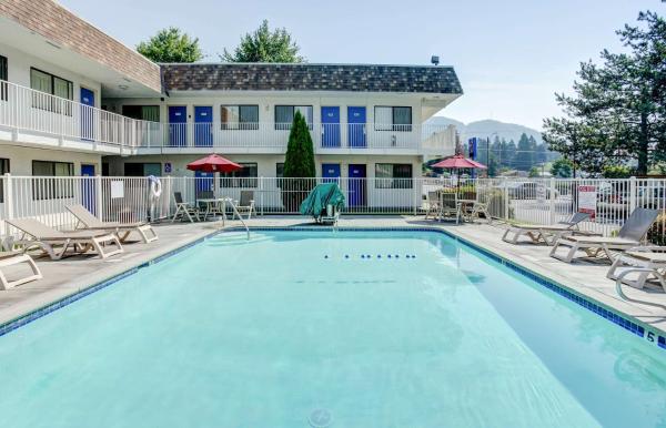 Na fotografii je vidět objekt Motel 6-Grants Pass, OR nacházející se ve městě Merlin.
