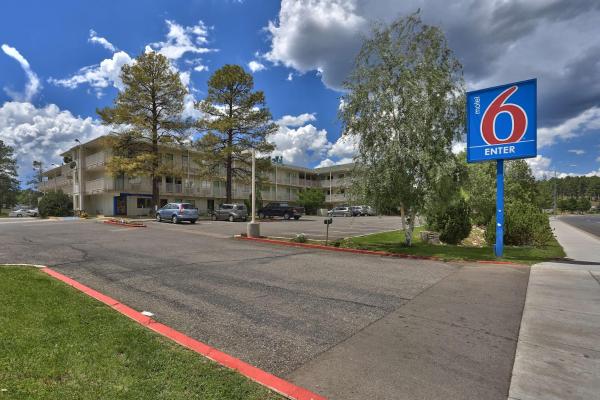 På bildet vises objektet Motel 6-Flagstaff, AZ - West - Woodland Village som ligger i byen Flagstaff.