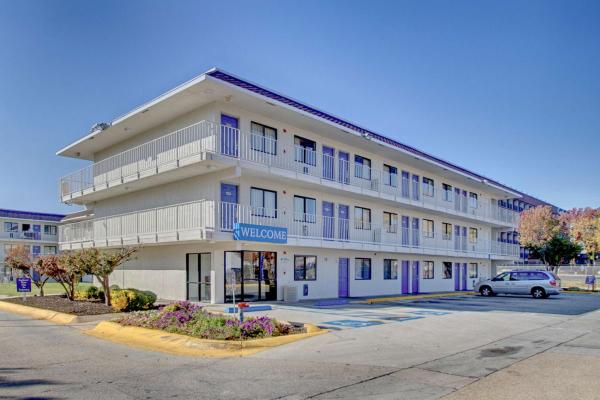 Na zdjęciu widoczny jest obiekt Motel 6 Capitol Heights, MD - Washington położony w mieście Capitol Heights.