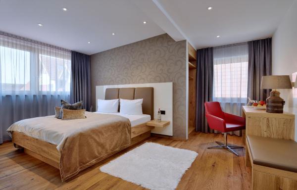 På billedet ses objektet Landhotel RÖSSLE beliggende i byen Fichtenau.