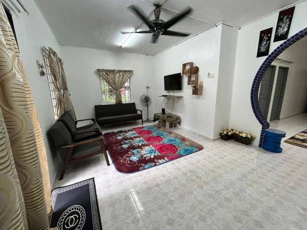 写真にはBatu Kikir市にあるBB Bahau Homestayが写っています。