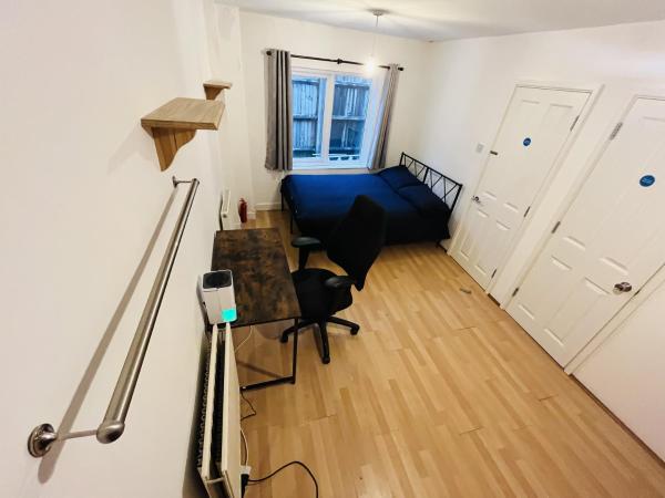Spacious Double Beds In East Acton, Fast Transport Links Into City & Airport - Kingston upon Thames