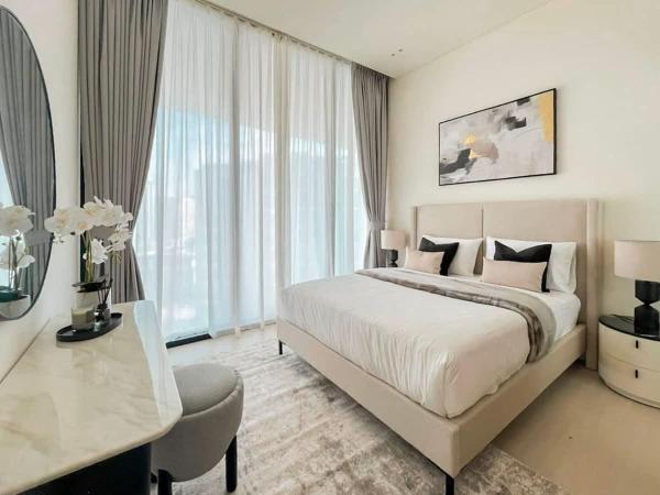 På billedet ses objektet Binghatti Phantom's Elegant 1BR with Private Pool! beliggende i byen Dubai.