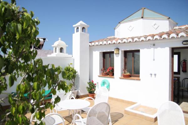 Na fotografii je vidět objekt Easy Nerja Bronce nacházející se ve městě Nerja.