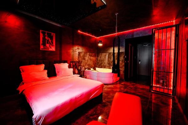 A la foto es mostra l'objecte Fantasy Apartments Jacuzzi Bucharest situat a la ciutat de Bucarest.