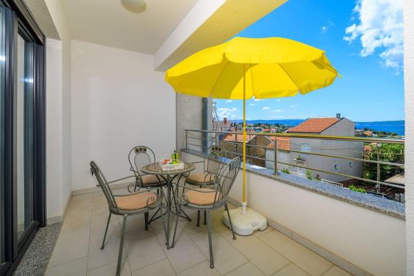 Ausgefallenes Apartment Nur 650 Meter Zum Sandstrand Mit Meerblick - Novi Vinodolski