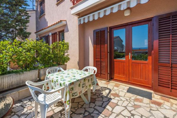 Beschauliches Studio-apartment Nur 250 Meter Zum Strand Mit Meerblick, Parkplatz, Grill - Klenovica