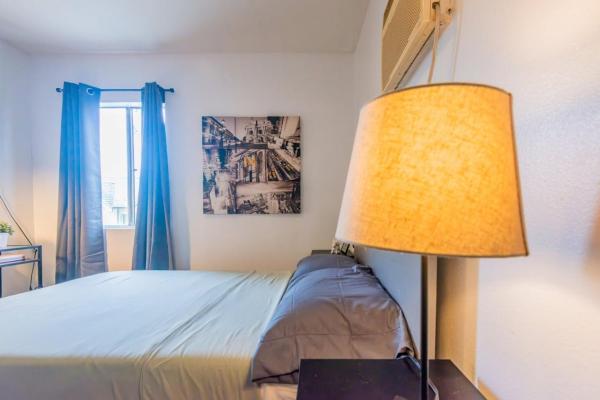 Private Room Near Griffith Park And Neighborhood Cafes - Hwa4 - Los Angeles, CA