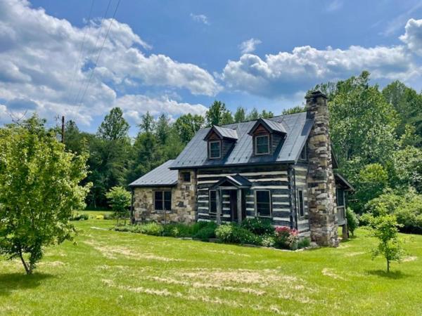 Hummingbird's Rest - Wine Country Cabin Retreat - Virginia