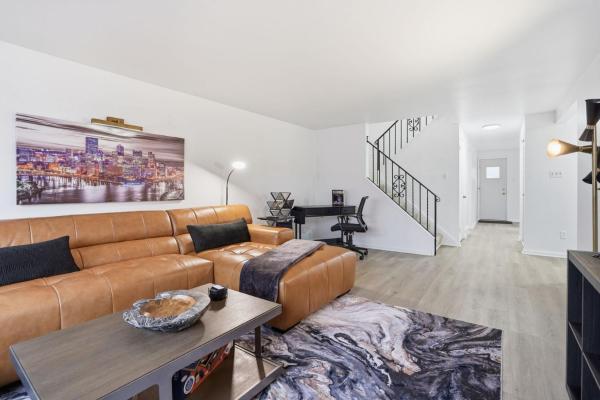 Modern 3br Townhome In Mt. Lebanon | Garage + Easy City Access - Pittsburgh
