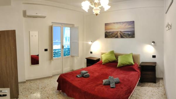 Central Flat, Top Floor, 3 Rooms And Terrace - Bari
