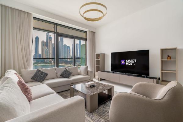 A la foto es mostra l'objecte New! Stunning 2BR wBalcony and Pool Marina Vista situat a la ciutat de Dubai.