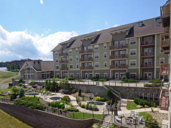 Soaring Eagle #406: 2 Bedrooms, 2 Full Baths: Slope Side, Hot Tubs Underground Parking - Snowshoe, WV