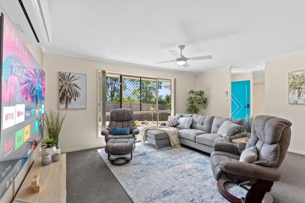 Family & Pet Friendly Coastal Parkside Stay - Hervey Bay