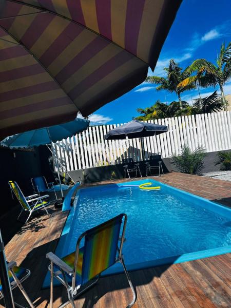 Na zdjęciu widoczny jest obiekt Quarto 1 privado com piscina em Pontal do Sul położony w mieście Pontal do Sul.