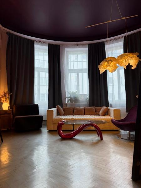 Artystyczne studio z antresolą, Warsaw