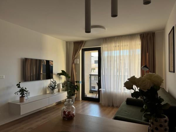 Chic & Cozy City Apartment Near Nivy Station - Bratislava