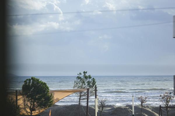 A la foto es mostra l'objecte Soldier's Sleep near Sea situat a la ciutat de Draç.