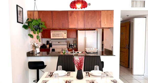 Skyline Dreams | Elegant Condo With Bay Views - Miami, FL