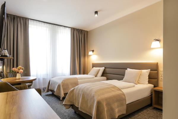 Na zdjęciu widoczny jest obiekt Poznań West Hotel - Airport położony w mieście Palędzie.