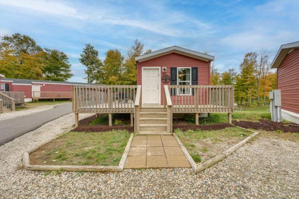 写真にはCassopolis市にあるCozy Cassopolis Retreat on Little Fish Lake!が写っています。