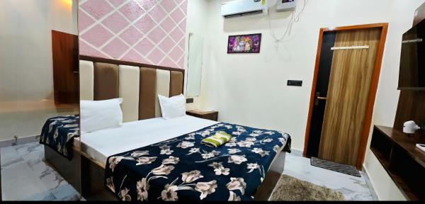 Auf dem Foto ist das Objekt Chauhan Inn in der Stadt Vrindāvan zu sehen.