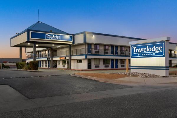 På bildet vises objektet Travelodge by Wyndham Albuquerque West som ligger i byen Albuquerque.