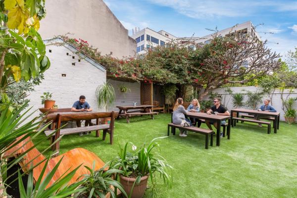 A la foto es mostra l'objecte Secret Garden Backpackers, Sydney situat a la ciutat de Sydney.