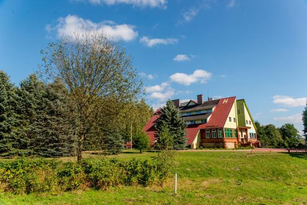 Na fotografii je vidět objekt Park Inn Resort nacházející se ve městě Kalisz Pomorski.