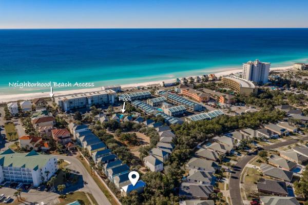 Walk To The Beach! Gated Community, Pool, Fitness Room - Destin, FL