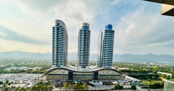 Centurus Mall Serviced Apartments Blue Area Margala Hills View Islamabad - イスラマバード