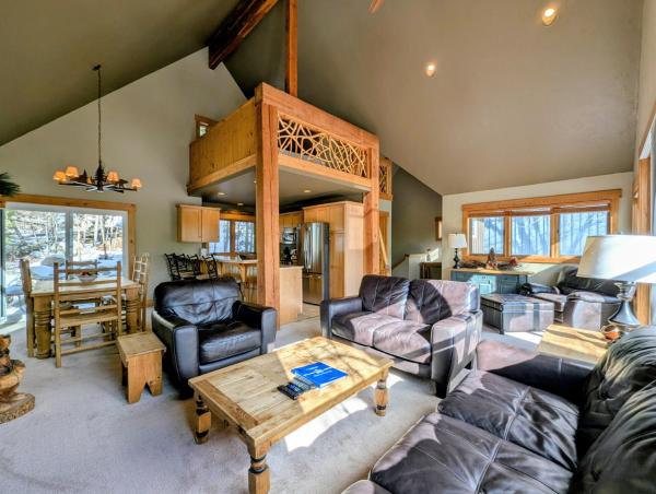 A la foto es mostra l'objecte Cabin in the Pines 4 by SummitCove Lodging situat a la ciutat de Keystone.