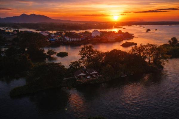 Na zdjęciu widoczny jest obiekt Don Falang Homestay- Private Island & Beach położony w mieście Don Det.