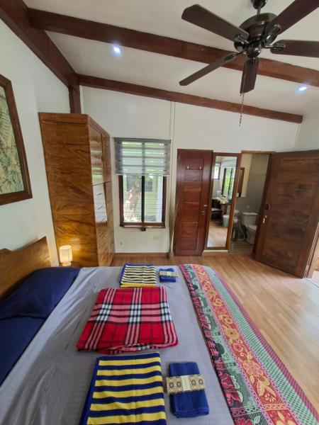 The English Filipina Secret Garden Resort - Guimbal