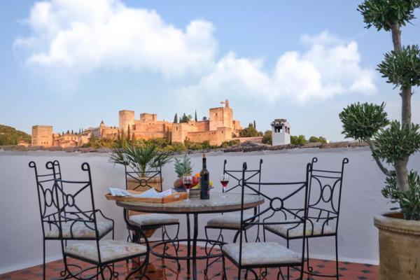 Casa de Doña Sancha con vistas a la Alhambra, Grenada