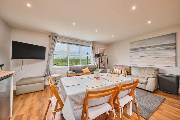 Spacious Bright Apt Walk To Beach - Dunluce Park 4 - Portstewart