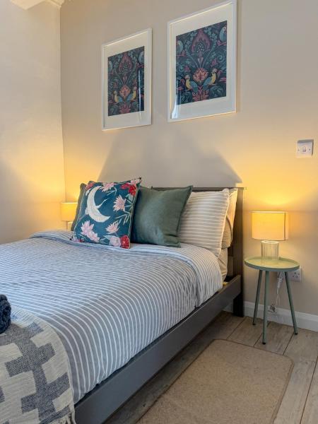The Studio Retreat - 2 Bed Flat, Sleeps 4 - Brampton Town Centre, Hadrians Wall - Dumfries and Galloway